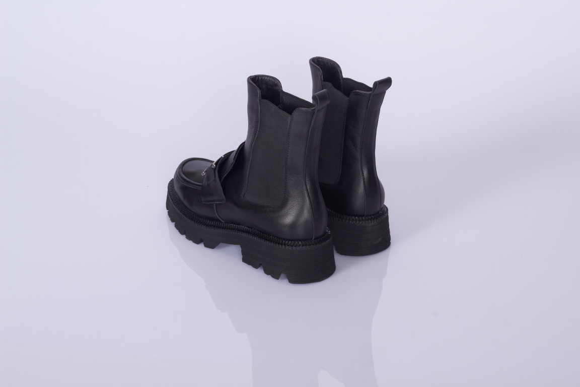 Siyah Deri Lastikli Kadın Loafer